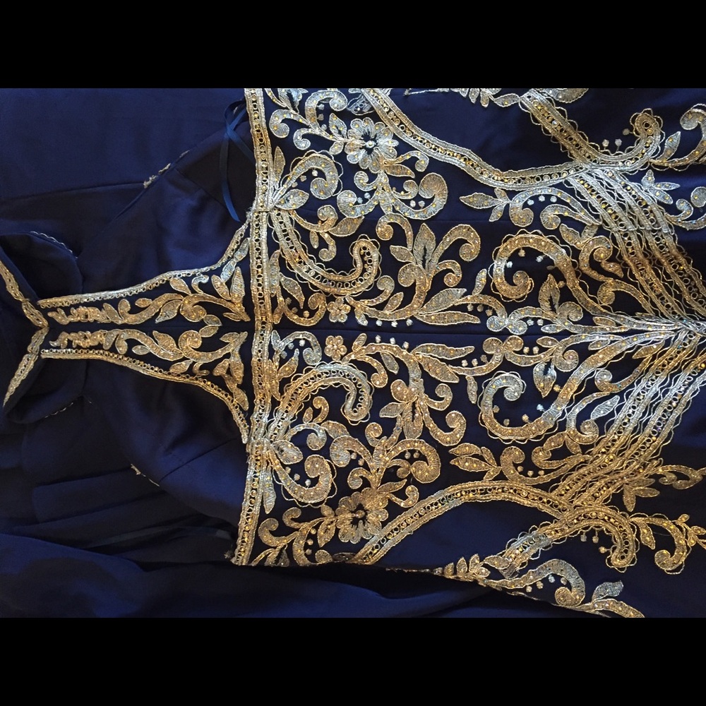 Beautiful gown with small train by Let’s, blue and gold - Picture 14 of 16